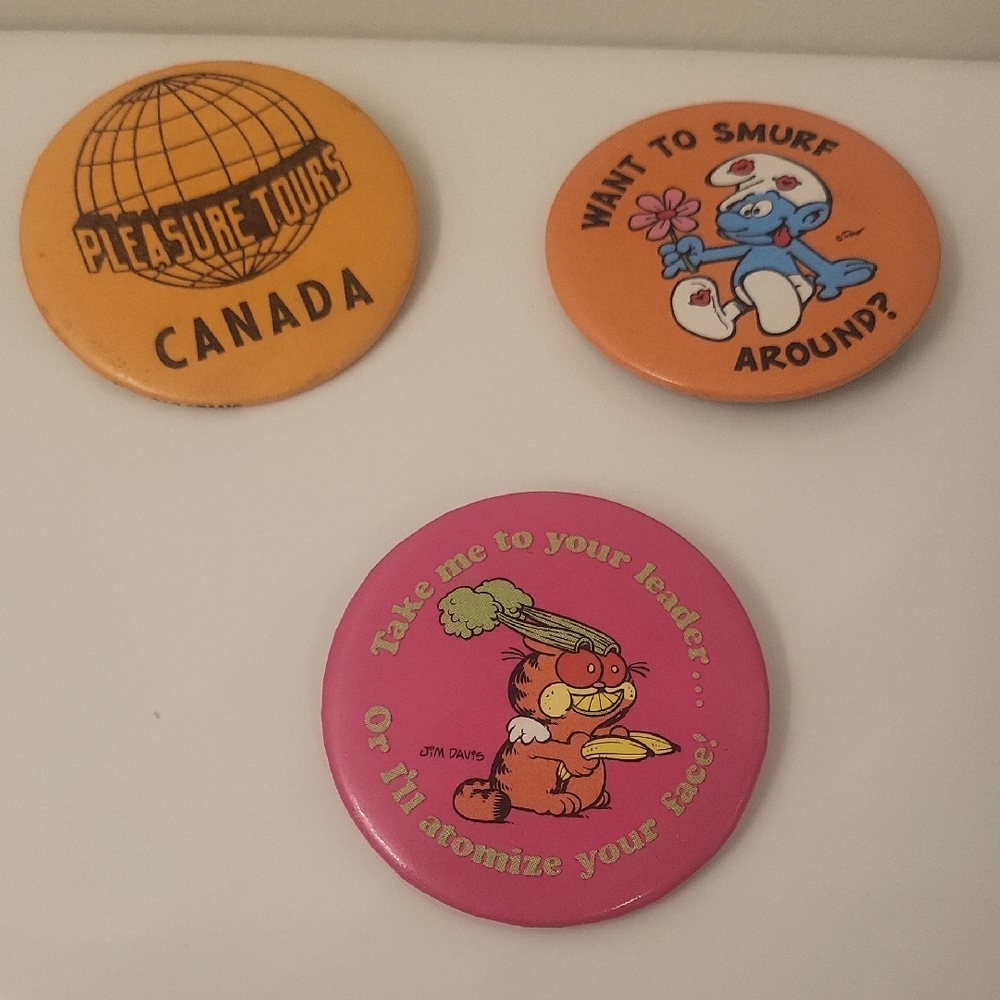Vintage Cartoon Pins 1978 Garfield, 1980 Smurfs
